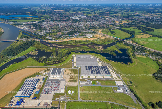 Wesel240802329 | Luftbild, Lippemündungsraum mit Baustelle, Fluss Lippe und Naturschutzgebiet NSG, Büdericher Insel, Rhein-Lippe-Hafen mit Rhenus Logistics und Nordfrost GmbH, rechts die Bundesstraße B8 Brücke am Lippeschlößchen, hinten das Gewerbegebiet Am Lippeglacis, Ortsansicht und Wohngebiet Wesel, Wesel, Ruhrgebiet, Niederrhein, Nordrhein-Westfalen, Deutschland