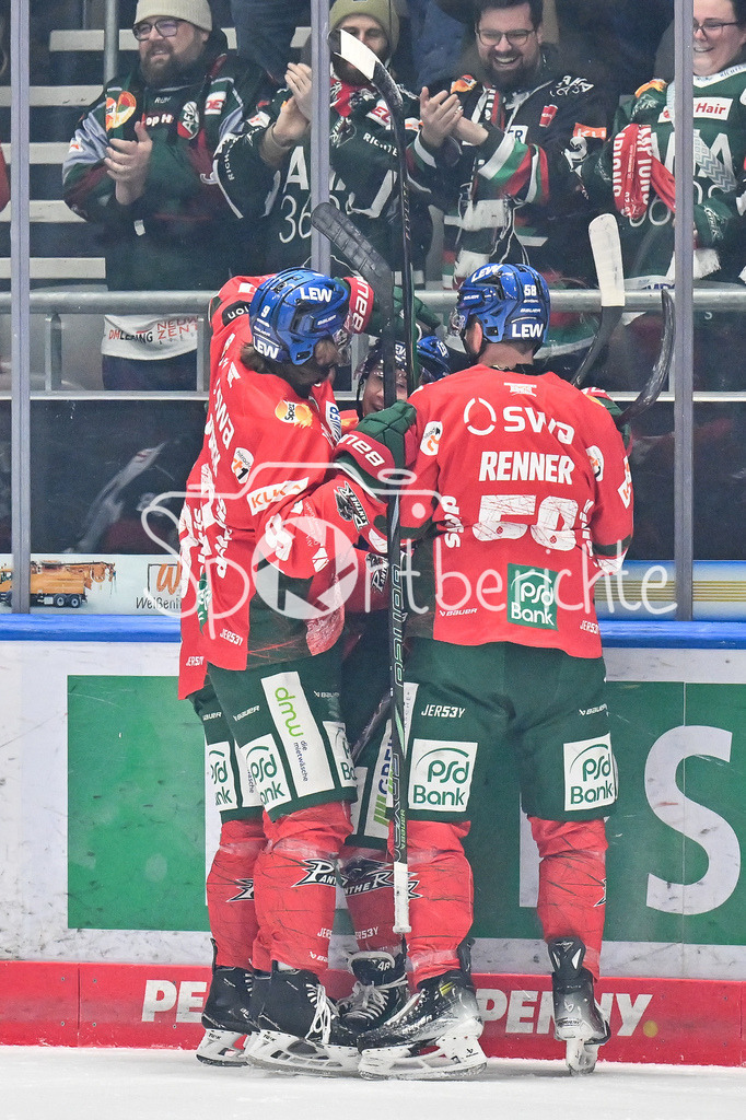 Augsburger Panther - Iserlohn Roosters | AUGSBURG, GERMANY - 06. JANUARY: Jubel der Panther nach dem Treffer zum 2-0 durch Moritz ELIAS (Augsburger Panther 46) / Tor / Torschuetze / Freude / Happy / während dem Match zwischen den Augsburger Panthern und den Iserlohn Roosters am 37. Spieltag der Penny DEL im Curt Frenzel Stadion