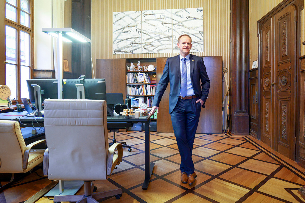 Schäfer | Hemmingen - Interview mit Bürgermeister Thomas Schäfer im Rathaus - Realisiert mit Pictrs.com