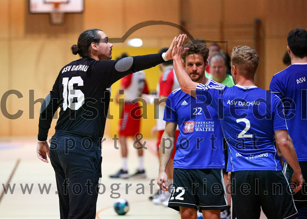 2022-10-08_004_SpVgg_Altenerding_gegen_ASV_Dachau | Erding, Deutschland, 08.10.2022:
Handball, Bezirksoberliga Männer 2022 / 2023, 4. Spieltag, SpVgg Altenerding gegen ASV Dachau, Endergebnis: 23:23

+d16+, Matthias Hauß (ASV Dachau, #22), Maximilian Hauß (ASV Dachau, #2)

Foto: Christian Riedel / fotografie-riedel.net