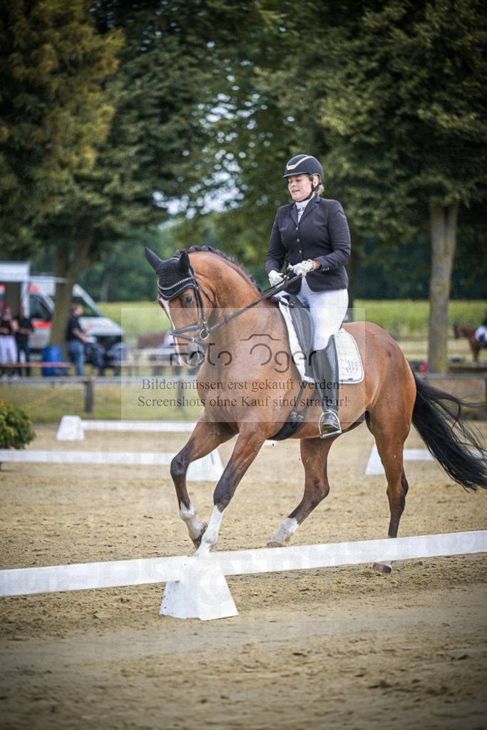 DOS_9333 | Entdecke hochwertige Reitturnierfotos von Foto Oger. Professionell, emotional und authentisch – jetzt Lieblingsmomente im Shop bestellen.Deutschlandweite Turnierfotografie. - Realisiert mit Pictrs.com