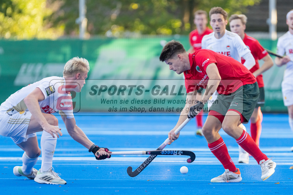HK_20221008_100557 | 1. Bundesliga Herren Crefelder HTC - Rot-Weiss Köln am 8.10.2022 Crefelder HTC, Tom Grambusch ( Rot-Weiss Köln #15 ) , Niklas Grimm ( Krefelder HTC #31 )