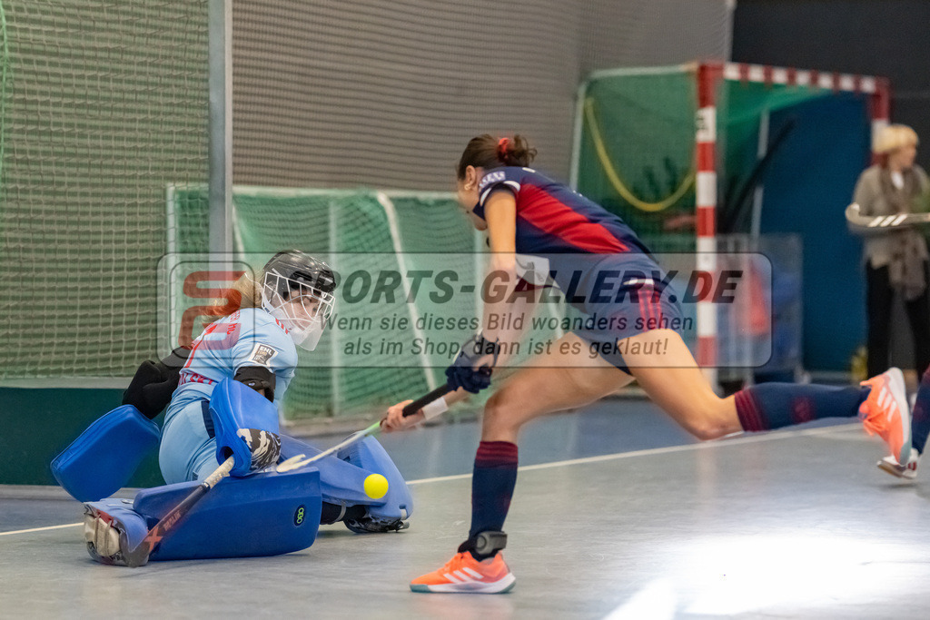 HK_20230107_102088 | 1. Bundesliga ( Halle ) Damen Düsseldorfer HC -  Crefelder HTC am 7.1.2023 Düsseldorfer HC, Düsseldorf , Nathalie Kulbatzki ( Torfrau Düsseldorfer HC #1 )