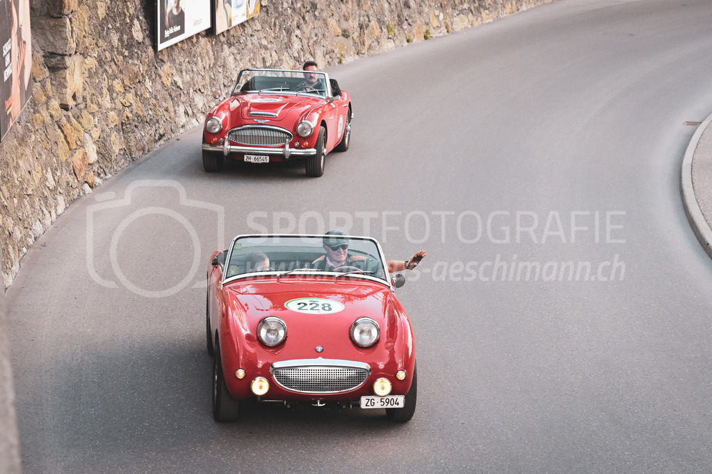 21. Arosa ClassicCar 2025 - 4. September 2025 | Oswald Iten aus Unterägeri (SUI) in einem Austin Healey Sprite aus dem Jahre 1959 mit Startnummer 228 am Arosa ClassicCar 2025 in der Kategorie Classic Trophy..@arosaclassiccar, @arosa.official, #arosaclassiccar, #arosa, #76curves, #classiccar, Bild: Sportfotografie Markus Aeschimann | www.markus-aeschimann.ch - Realisiert mit Pictrs.com