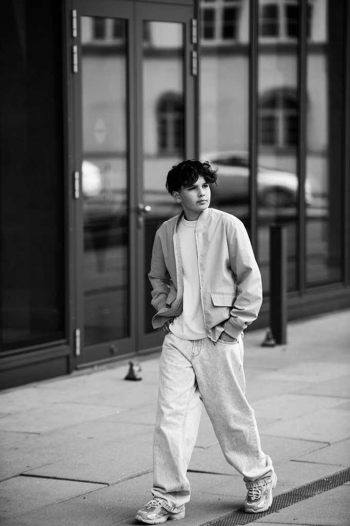 20250610-Louis-sw-3 | Mein Name ist Arkadius. Ich fotografiere Ihre Hochzeit in Frankfurt und im Umkreis von 200 km. Als Fotograf bin ich noch bekannt im Bereich Business- und Modefotografie.