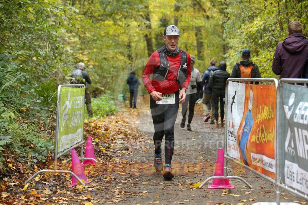 251026_1330_EX1_3572 | Sportfotografie im Rhein-Sieg Kreis, Köln, Bonn, NRW, Rheinland Pfalz, Hessen, etc. Unser Tätigkeitsfeld umfasst den Laufsport vom Volkslauf über den Marathon, Duathlon, Triathon bis zum Ultralauf wie Kölnpfad Ultra oder Schindertrail.
