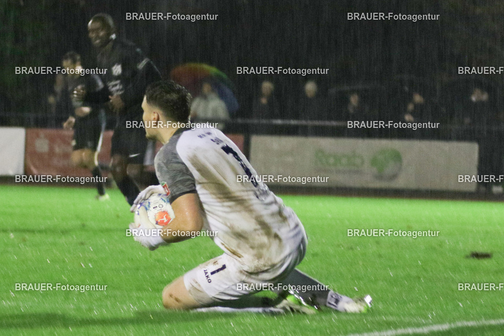 19.11.2025 SC St. Tönis - VfB Hilden | Tönisvorst, Deutschland, 20.11.2025: Simon Sell (SC St. Tönis) in Aktion während des Niederrheinpokal - Spiel zwischen SC St. Tönis und VfB Hilden am 20.11. 2025 im Tönisvorster YAYLA-Sportpark Jahn-Stadion in Tönisvorst, Deutschland. (Foto Ralph Görtz / Brauer-Fotoagentur)