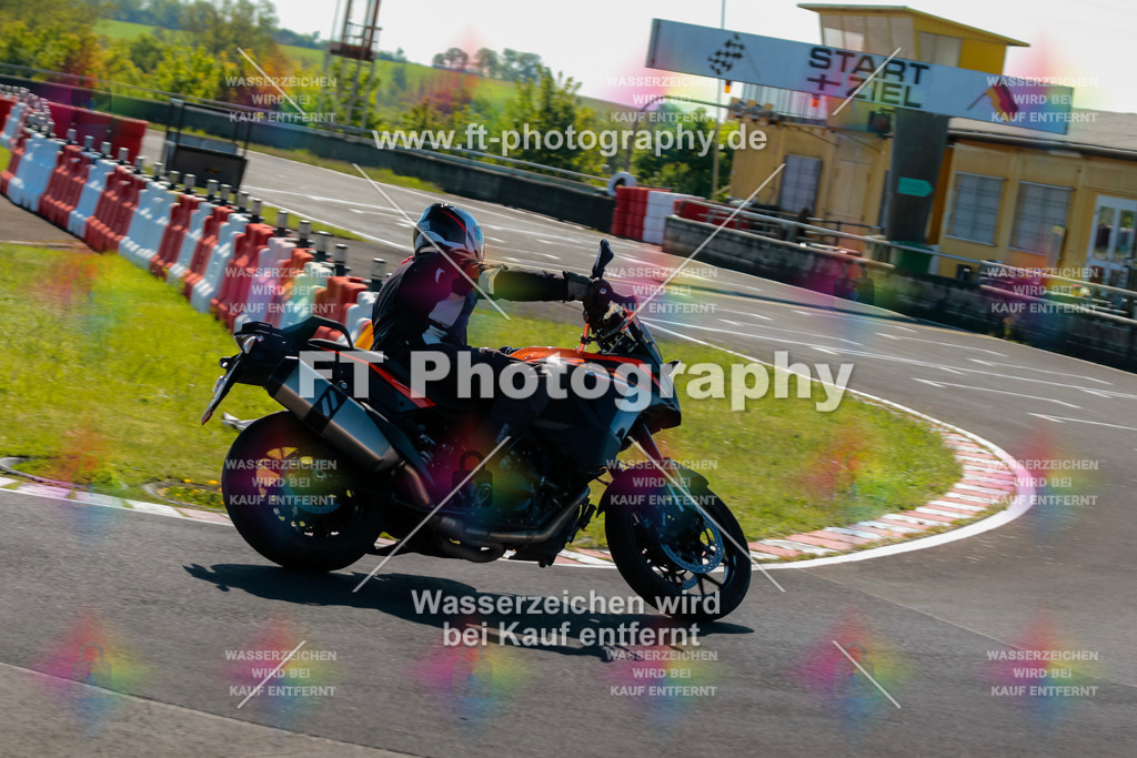 Moto-TeamOBK-21277 | Hier findet Ihr Bilder von Touristenfahrten auf der Nürburgring Nordschleife oder von anderen Veranstaltungen die ich besucht habe. Viel Spass beim Durch Schauen 