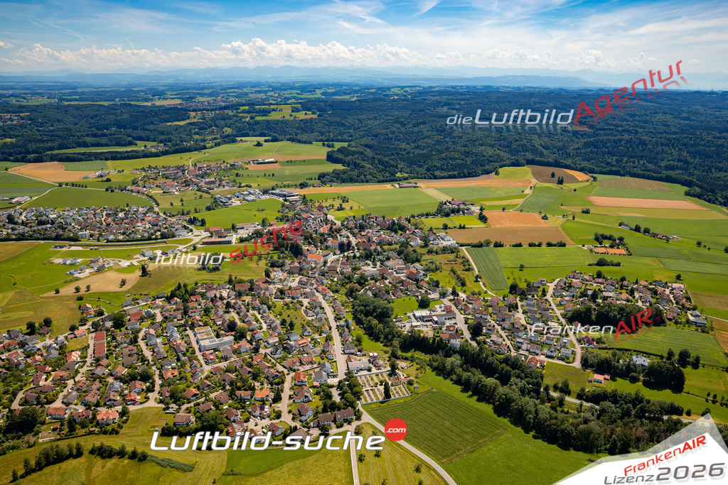 Das Luftbild zeigt :  Bergatreute - Die Luftaufnahme wurde 2024 vom UL-Flugzeug aus erstellt ( keine Drohne ) - Hochauflösende Luftaufnahme - Für grossformatige Ausdrucke geeignet. Die Geschenkidee !Mit Lizenz und Bildrechte bestellbar