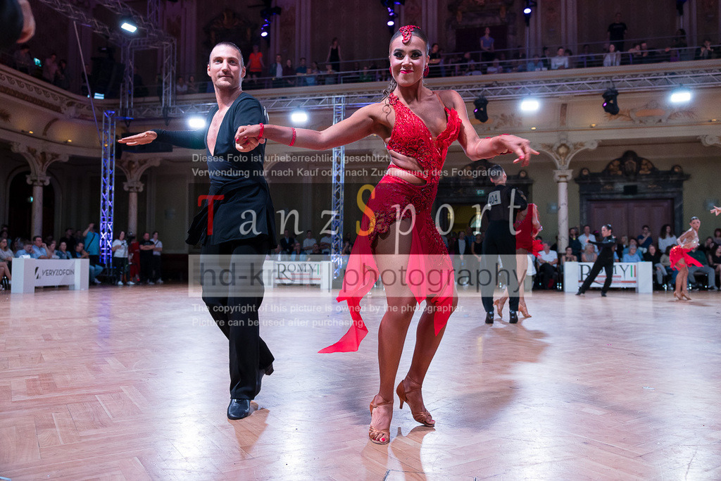 20240706_WDSF_WO_Latin_8777 | Tanzsportbilder, Standardtanz, Lateintanz, WDSF, DTV, LTVB, dancecomp, goc, hessen tanzt, blaues band der spree, walzer, tango, wiener walzer, slowfox, quickstepp, samba, rumba, cha-cha-cha, paso doble. jive, hd-kroft photography, turniertanzsport