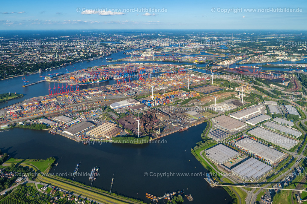 Hamburg_Hafen_Eurogate_Burchardkai_ELS_1526210823 | HAMBURG 21.08.2023 Hafenanlagen am Ufer des Hafenbeckens Burchardkai der Eurogate im Ortsteil Waltershof in Hamburg, Deutschland. Weiterführende Informationen bei: EUROGATE GmbH &amp; Co. KGaA, KG. // Port facilities on the shores of the harbor of Burchardkai of Eurogate in the district Waltershof in Hamburg, Germany. Further information at: EUROGATE GmbH &amp; Co. KGaA, KG. Foto: Martin Elsen