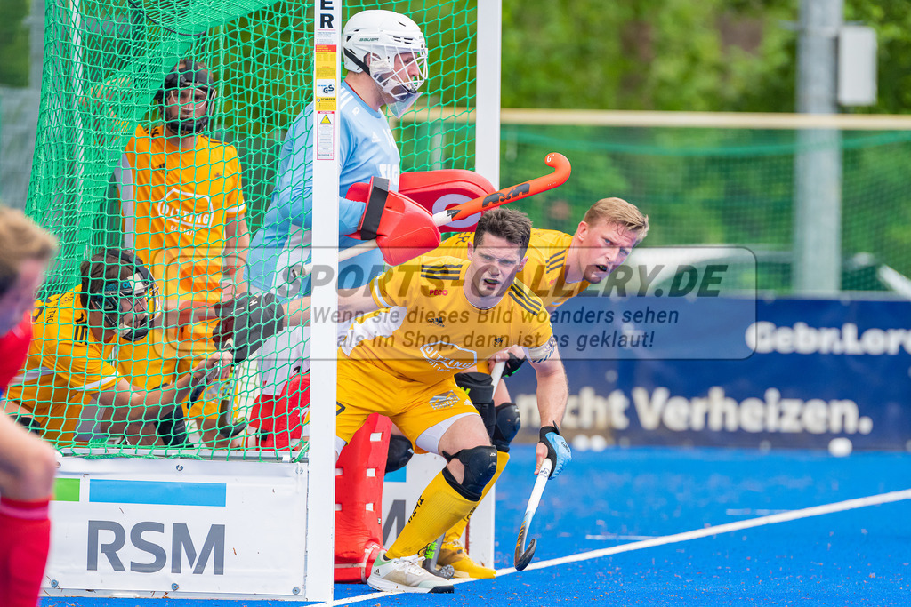HK_20230507_107992 | 1. Bundesliaga Herren Creefelder HTC - Harvestehuder THC  am 7.5.2023 Crefelder HTC ( CHTC ), Krefeld  , Hasun Xaver ( Harvestehuder THC #27 ) , Brinckmann Anton ( Torwart Harvestehuder THC #18 )
