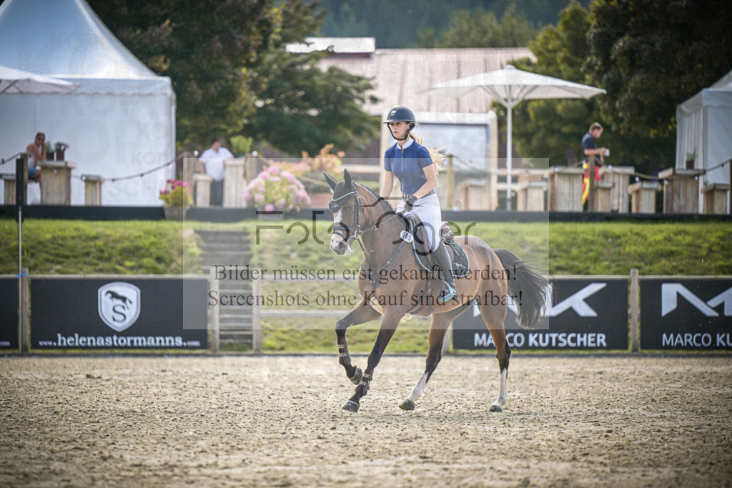 DOS_7989 | Entdecke hochwertige Reitturnierfotos von Foto Oger. Professionell, emotional und authentisch – jetzt Lieblingsmomente im Shop bestellen.Deutschlandweite Turnierfotografie. - Realisiert mit Pictrs.com