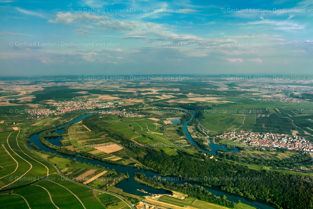 2412457 | Weinbergslandschaft an der Mainschleife zw. Escherndorf und Volkach