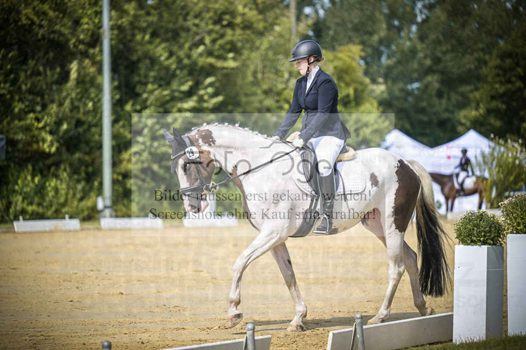 DOS_4870 | Entdecke hochwertige Reitturnierfotos von Foto Oger. Professionell, emotional und authentisch – jetzt Lieblingsmomente im Shop bestellen.Deutschlandweite Turnierfotografie. - Realisiert mit Pictrs.com