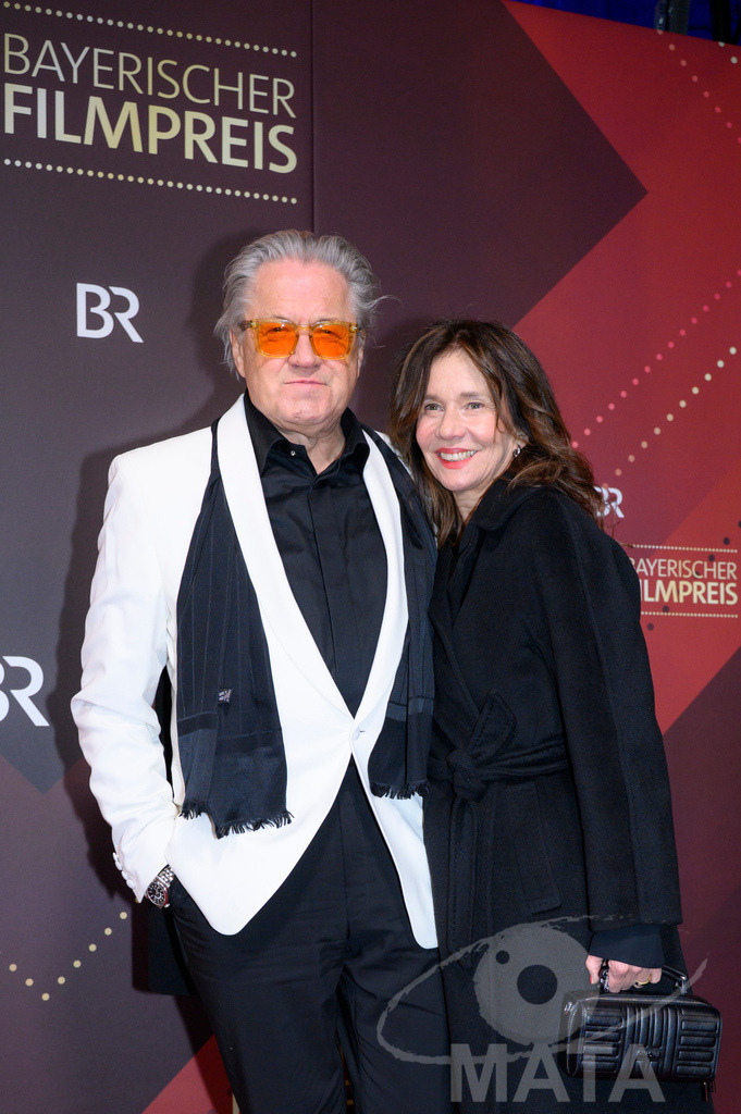 _DWI5323 | Michael Brandner mit Ehefrau Karin Brandner bei der Verleihung des 47. Bayerischen Filmpreises 2026  im Prinzregententheater. München, Deutschland. Der Bayerische Filmpreis wird seit 1979 von der Bayerischen Staatsregierung verliehen, um die Bedeutung des Kinofilms als Kulturgut herauszustellen - Realisiert mit Pictrs.com