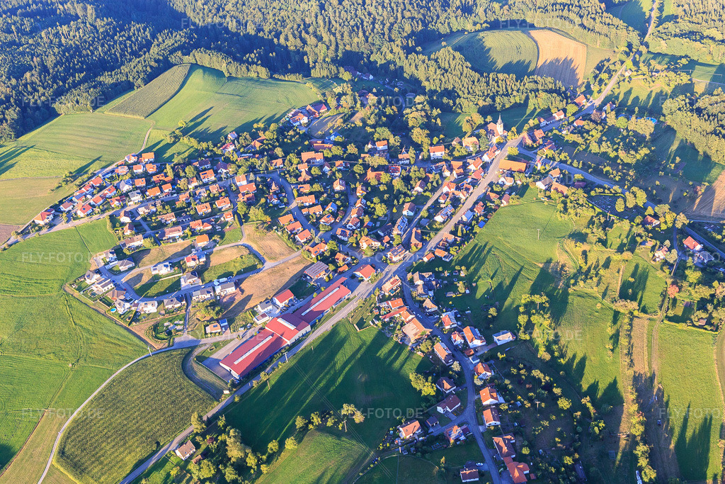 Luftbild: Ortsansicht von Westen im Ortsteil Kirchenkirnberg in Murrhardt im Bundesland Baden-Württemberg in Deutschland. Foto: IMG_093636.jpg vom 22.08.2016 durch Werner Riehm/FLY-FOTO.de