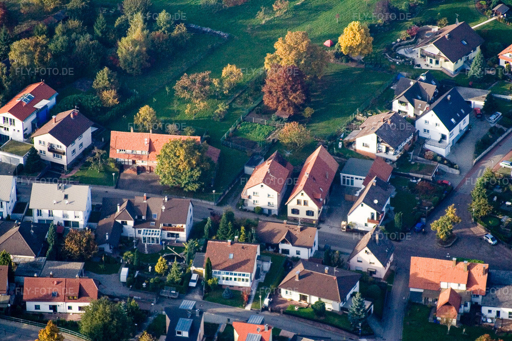 Luftbild: Lange Straße im Ortsteil Schluttenbach in Ettlingen im Bundesland Baden-Württemberg in Deutschland. Foto: IMG_14048.jpg vom 11.10.2008 durch Werner Riehm/FLY-FOTO.de