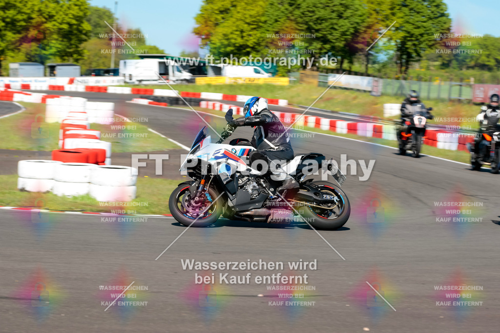 Moto-TeamOBK-21469 | Hier findet Ihr Bilder von Touristenfahrten auf der Nürburgring Nordschleife oder von anderen Veranstaltungen die ich besucht habe. Viel Spass beim Durch Schauen 