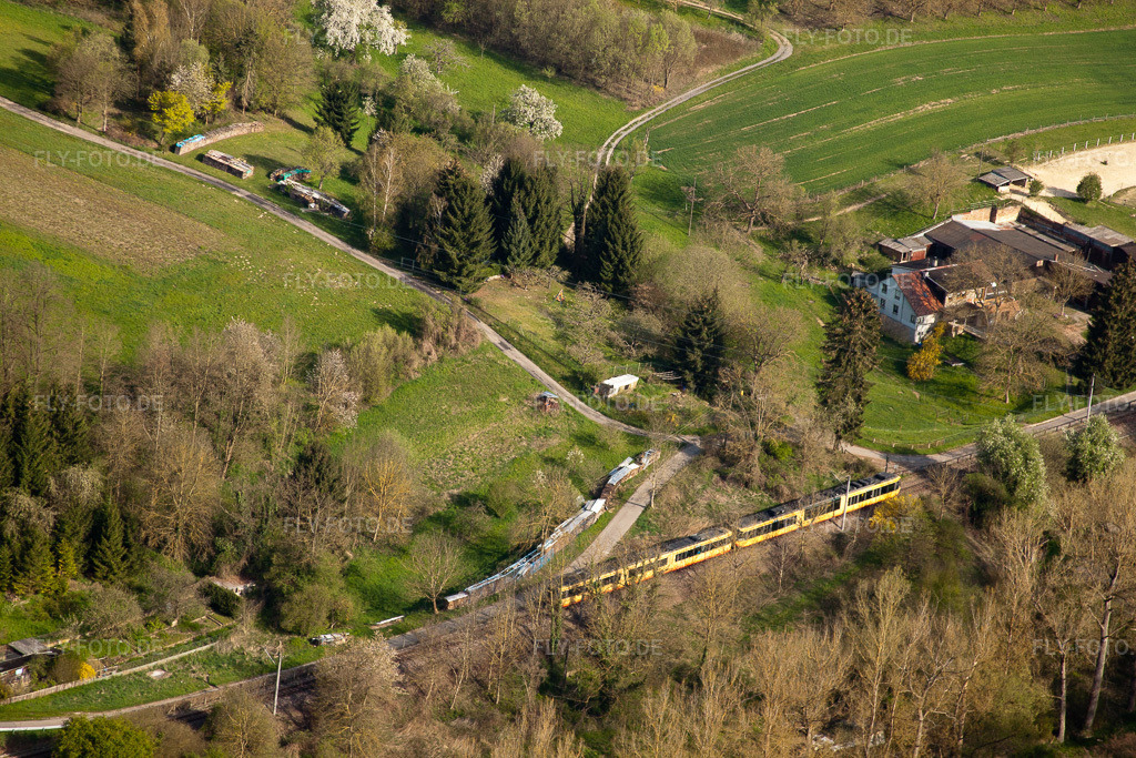 Luftbild: Pfinztal, S-Bahn im Ortsteil Berghausen in Pfinztal im Bundesland Baden-Württemberg in Deutschland. Foto: IMG_26009.jpg vom 23.04.2010 durch Werner Riehm/FLY-FOTO.de