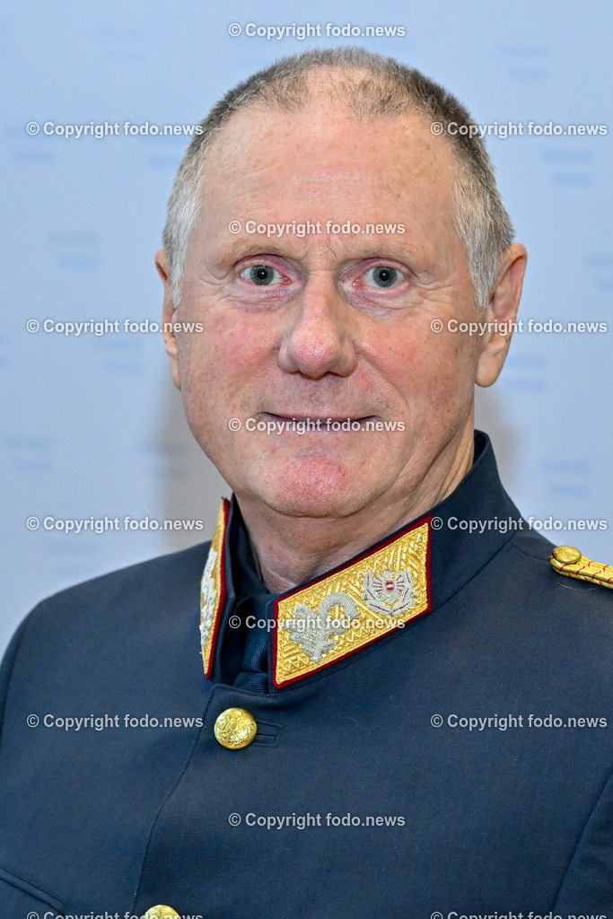 Pressekonferenz LPD Ooe_ Gemeinsam Sicher mit der Pyrotechnik_ 04.12.2023-29 | 04.12.2023, Landespolizeidirektion Oberoesterreich, AUT, Pressekonferenz LPD Ooe, Kampagnenpraesentation - Gemeinsam Sicher mit der Pyrotechnik, im Bild Rudolf Keplinger (Landespolizeidirektor Ooe Stv.)