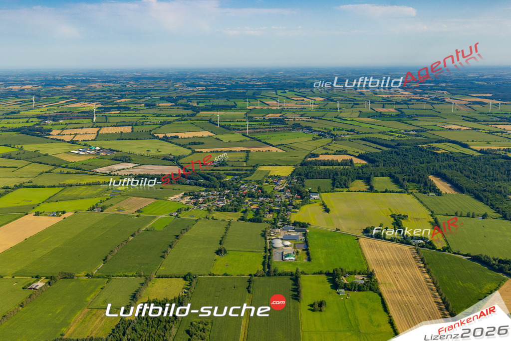 Übersichts Bild Weesby - Die Luftaufnahme wurde 2025 vom UL-Flugzeug heraus erstellt ( keine Drohnenaufnahme ) - Hochauflösende Luftaufnahme - für Wandbilder und großformatige Ausdrucke geeignet. Das besondere Geschenk!Hier alle&nbsp;Infos zur Lizenzierung der LuftaufnahmeWir fliegen auch dieses Jahr wieder in Ihre Region um Luftbilder zu erstellen.- Luftbild anfragen