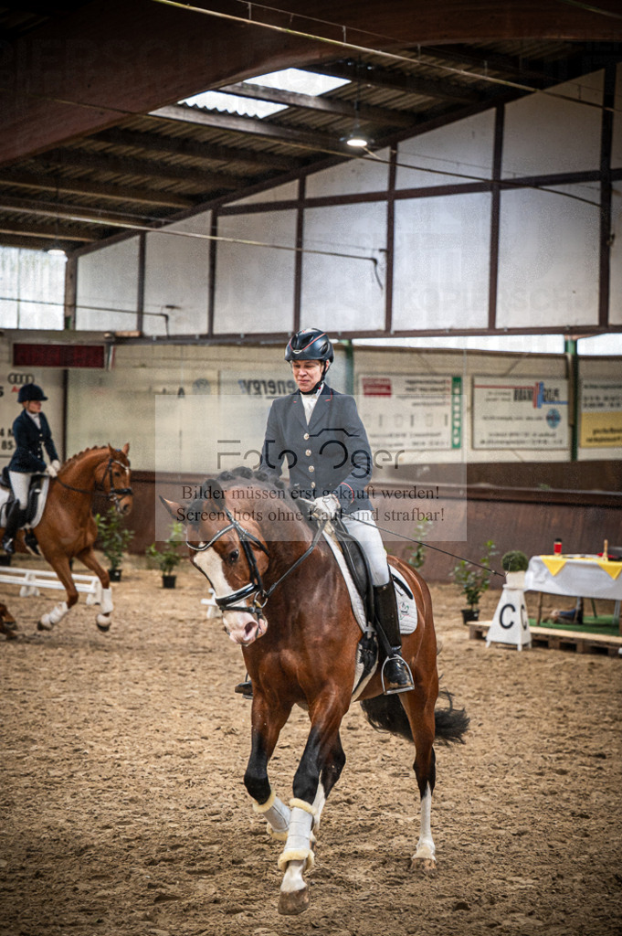 Hallenreittunier Voxtrup 2023 | Entdecke hochwertige Reitturnierfotos von Foto Oger. Professionell, emotional und authentisch – jetzt Lieblingsmomente im Shop bestellen.Deutschlandweite Turnierfotografie. - Realisiert mit Pictrs.com