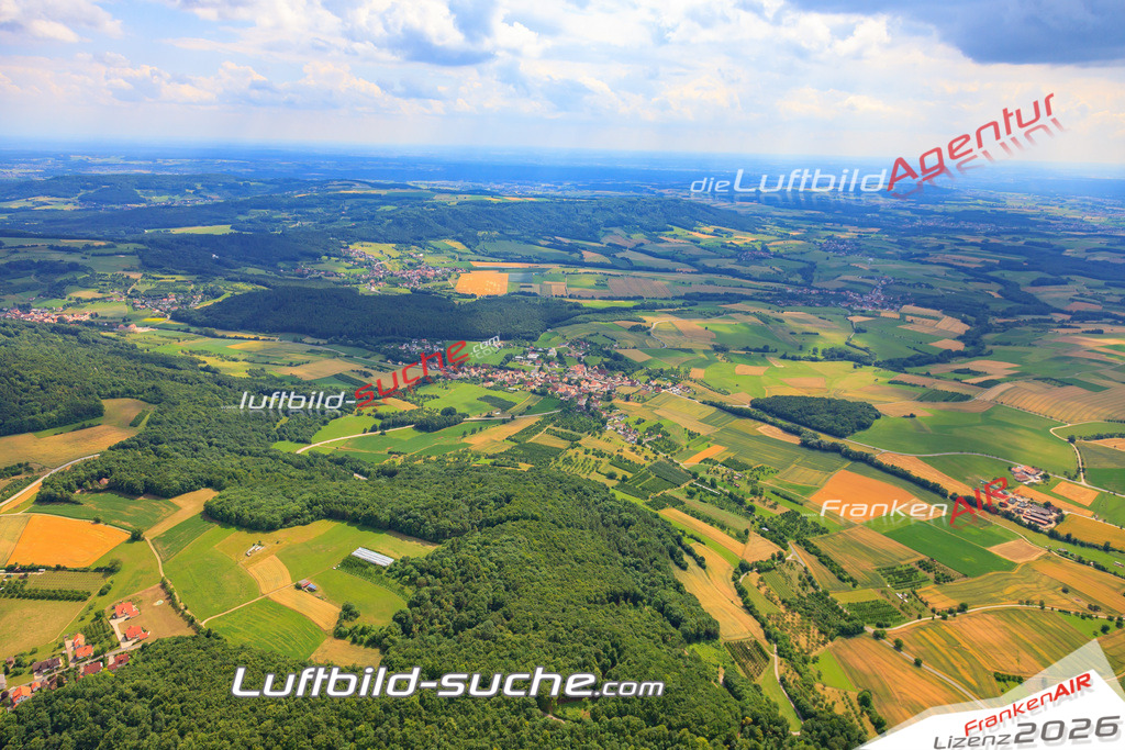 Die Luftaufnahme der Stadt Leutenbach wurde 2017 vom Flugzeug heraus erstellt ( keine Drohne )- hohe Auflösung für beste Qualität