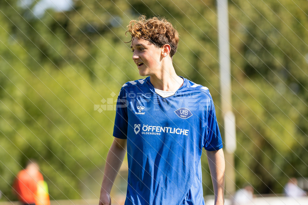 20250920_Picselweb-Fotografie_1R3_0593 | JFV D/A &amp; Stade - VfB Oldenburg0:1 VfB no70:2 VfB no70:3 VfB JFV Eigentor0:4 VfB no70:5 VfB no71:5 JFV no3 Jaric Jimenez-Voss2:5 JFV no9 Janko Sylvester3:5 JFV no16 Damian Elias Mihro Burekovic - Realisiert mit Pictrs.com
