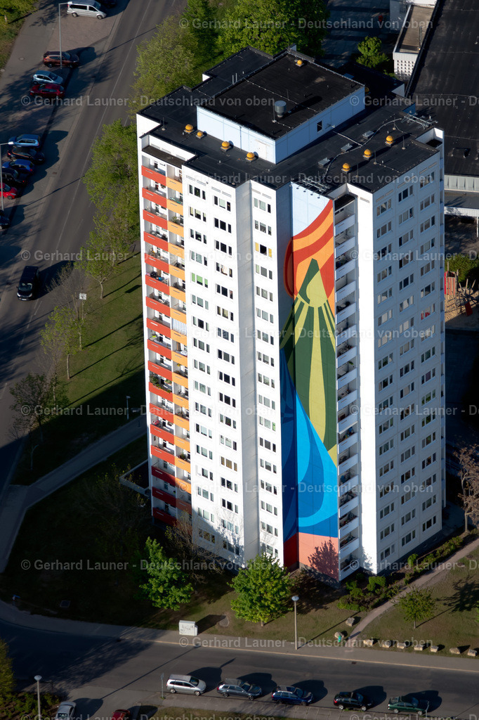 4026137 | ERFURT 06.05.2020 Hochhaus- Gebäude im Wohngebiet an der Budapester Straße im Ortsteil Moskauer Platz in Erfurt im Bundesland Thüringen, Deutschland. // High-rise building in the residential area on Budapester Strasse in the district Moskauer Platz in Erfurt in the state Thuringia, Germany. Foto: Gerhard Launer