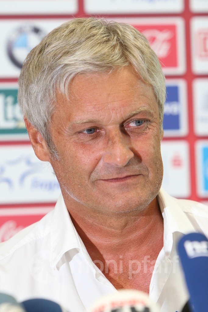 Armin Veh | Einbtracht Frankfurt * Trainer - Realisiert mit Pictrs.com