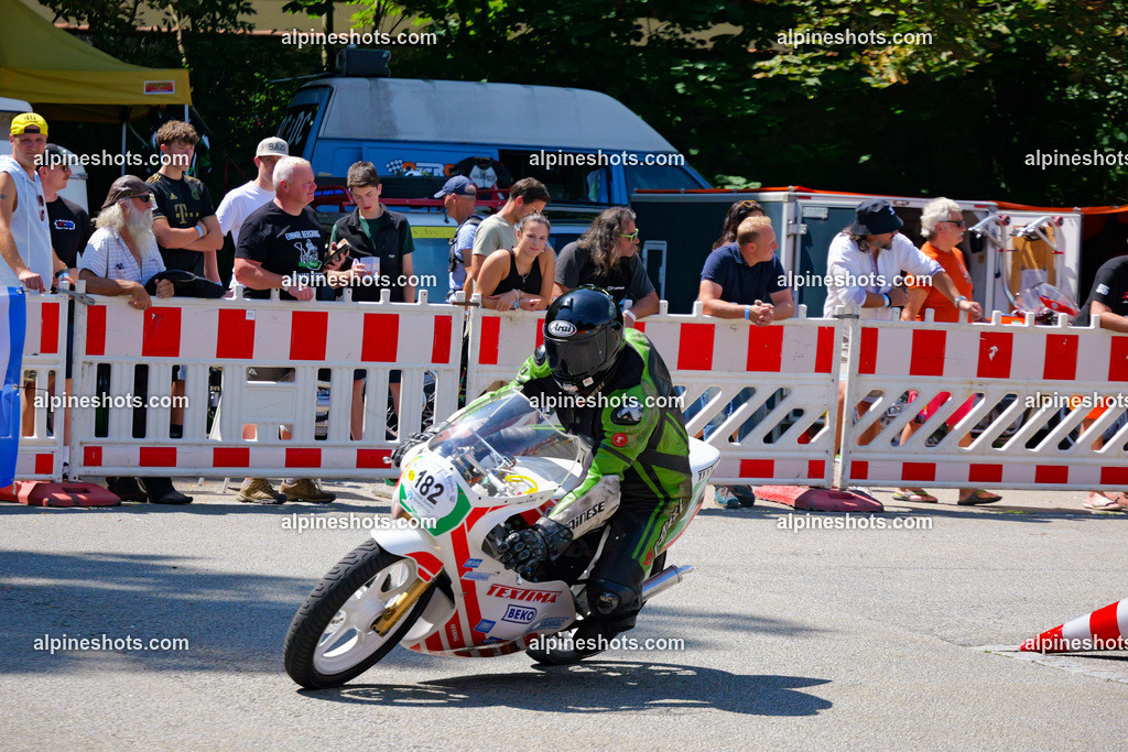 P1036898-2 | Erleben Sie atemberaubende, hochqualitative Fotos Ihrer Fahrt entlang der malerischen Alpenstraßen. Besuchen Sie alpineshots.com, um professionelle Aufnahmen Ihrer unvergesslichen Reise zu finden und zu kaufen - Realisiert mit Pictrs.com