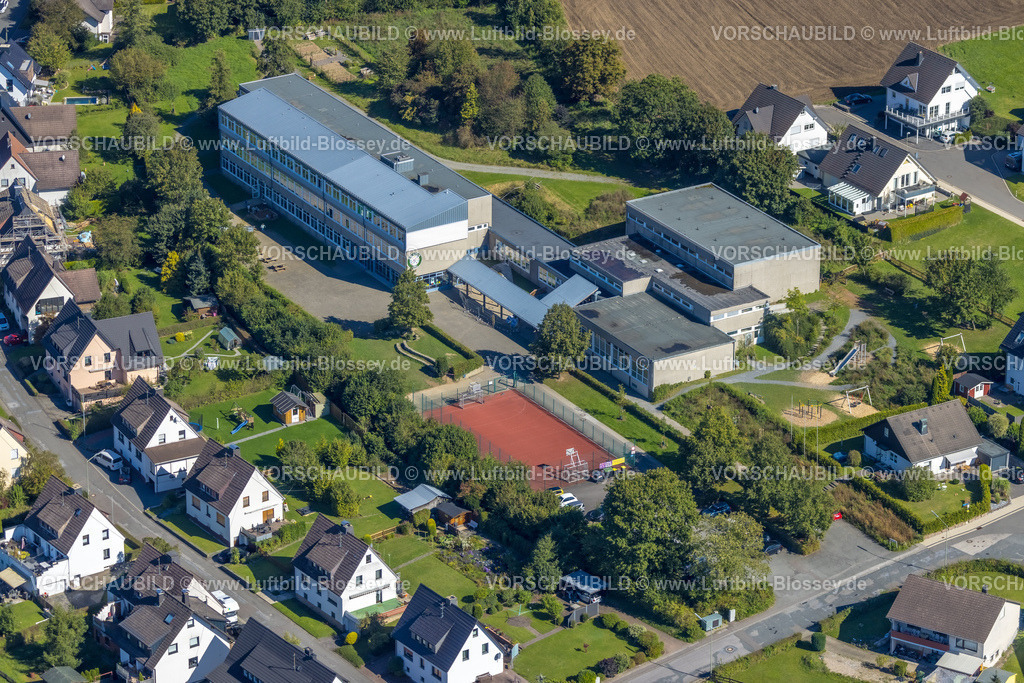 Lennestadt230909747Elspe | Luftbild, Oene-Elspe-Tal-Schule, Elspe, Lennestadt, Sauerland, Nordrhein-Westfalen, Deutschland