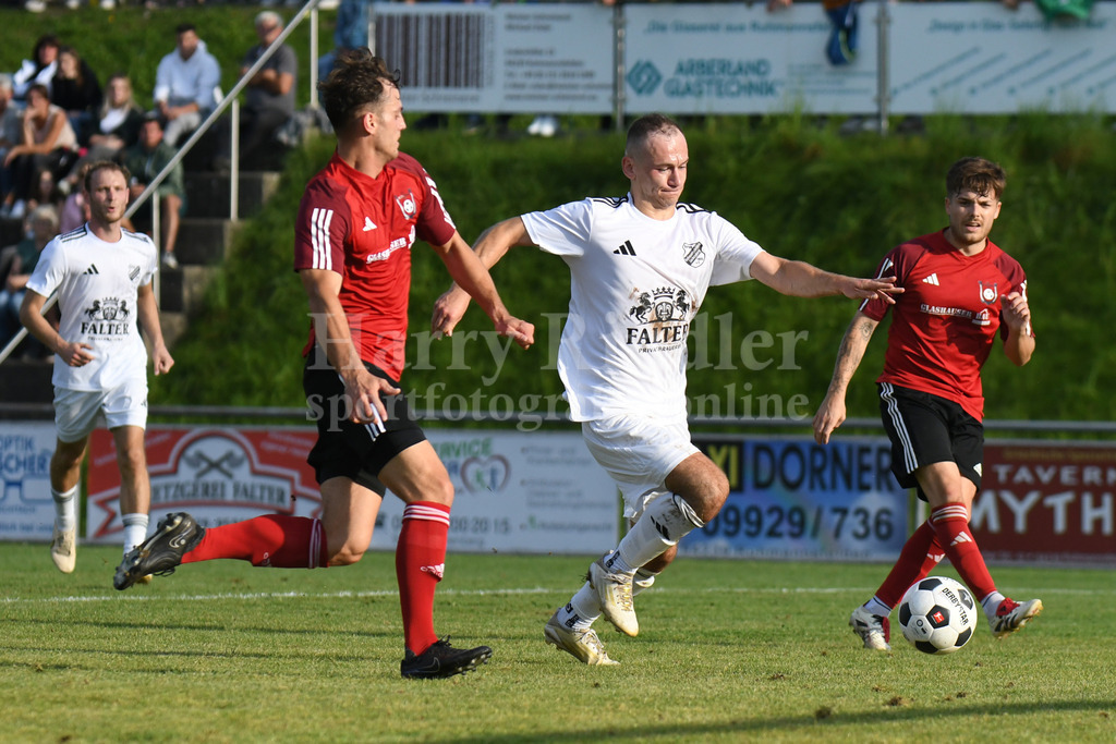 Bezirksliga Ost: SpVgg Ruhmannsfelden : FC Künzing | Felix Brunner  (SpVgg Ruhmannsfelden) Torschütze zum 1:0 Siegtreffer - Realisiert mit Pictrs.com