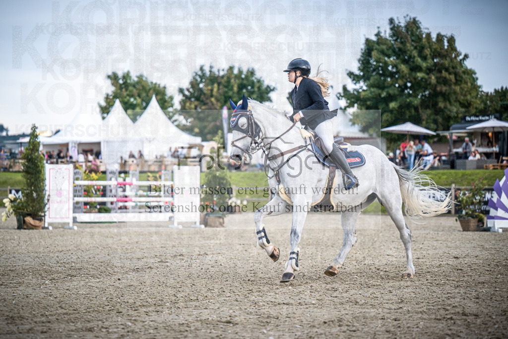 DOS_7963 | Entdecke hochwertige Reitturnierfotos von Foto Oger. Professionell, emotional und authentisch – jetzt Lieblingsmomente im Shop bestellen.Deutschlandweite Turnierfotografie. - Realisiert mit Pictrs.com