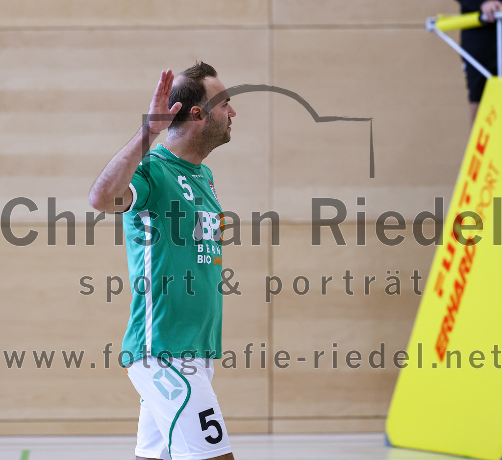 2022-11-12_080_TuS_Oberding_gegen_SC_Freising_II | Oberding, Deutschland, 12.11.2022:
Volleyball, Bezirksliga Ost 2022 / 2023, 7. Spieltag, TuS Oberding gegen MTV Pfaffenhofen II, Endergebnis: 3:2

Andre Paul (TuS Oberding, #5)

Foto: Christian Riedel / fotografie-riedel.net