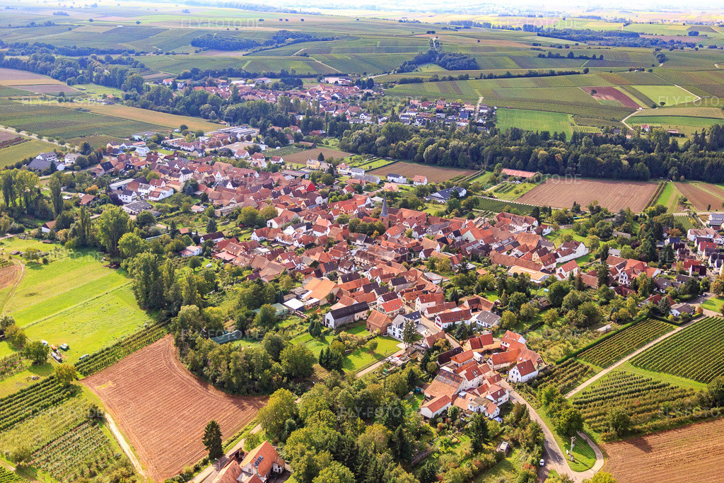 Luftbild: Ortsansicht aus Norden im Ortsteil Heuchelheim in Heuchelheim-Klingen im Bundesland Rheinland-Pfalz in Deutschland. Foto: IMG_072588.jpg vom 19.09.2014 durch Werner Riehm/FLY-FOTO.deAuflösung des Originals: 5472 x 3648 px