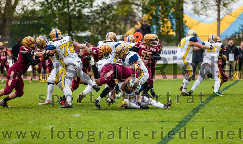 2022-04-30_028_Erding_Bulls_gegen_Regensburg_Phoenix | Erding, Deutschland, 30.04.2022:
Football, Regionalliga 2022, 1. Spieltag, Erding Bulls gegen Regensburg Phoenix

Foto: Christian Riedel / fotografie-riedel.net