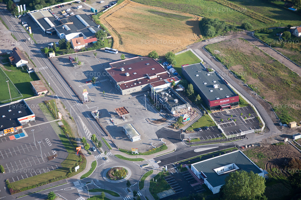 Aerial view: Supermarché Match Wissembourg Peupliers in the district Altenstadt in Wissembourg in the state Bas-Rhin, France.Photo: IMG_089939.jpg taken on 06/26/2016 by Werner Riehm/FLY-FOTO.comResolution of the original: 5472 x 3648 pxSupermarchés Match : Promotions, magasins et drives, courses en ligne