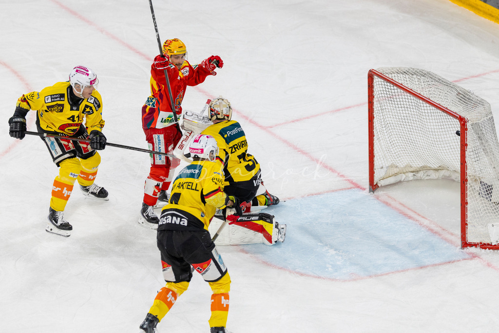 EHCB vs SCB 20260312_wb-4043 | Sportbilder, Sportfotograf, Hochzeits- und Eventfotografin, Flugshows, Portraits und Tiershooting, Aviation, Downhill, Nationalleague, Swissleague, International