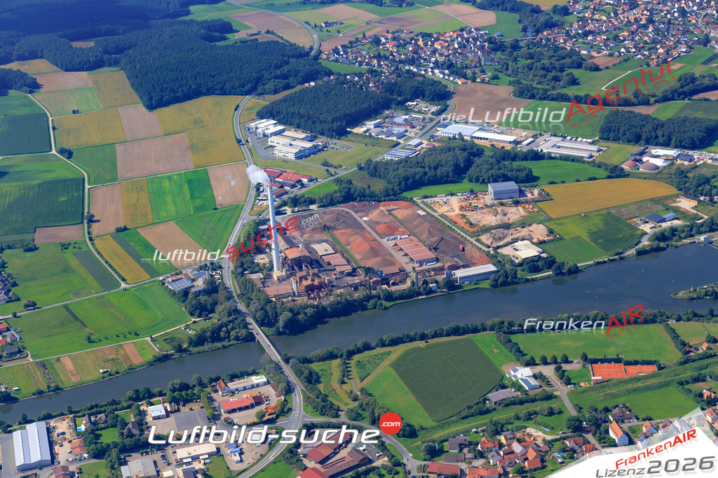 Die Luftaufnahme Schlammersdorf - Hallerndorf wurde 2017 mittels Flugzeug (keine Drohne) erstellt. Perfekte Schärfe und Druck- Auflösung- Garantiert!