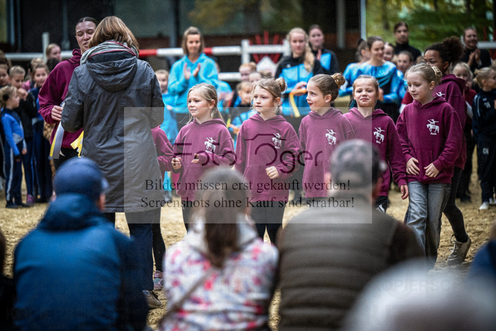 DOS_0204 | Entdecke hochwertige Reitturnierfotos von Foto Oger. Professionell, emotional und authentisch – jetzt Lieblingsmomente im Shop bestellen.Deutschlandweite Turnierfotografie. - Realisiert mit Pictrs.com