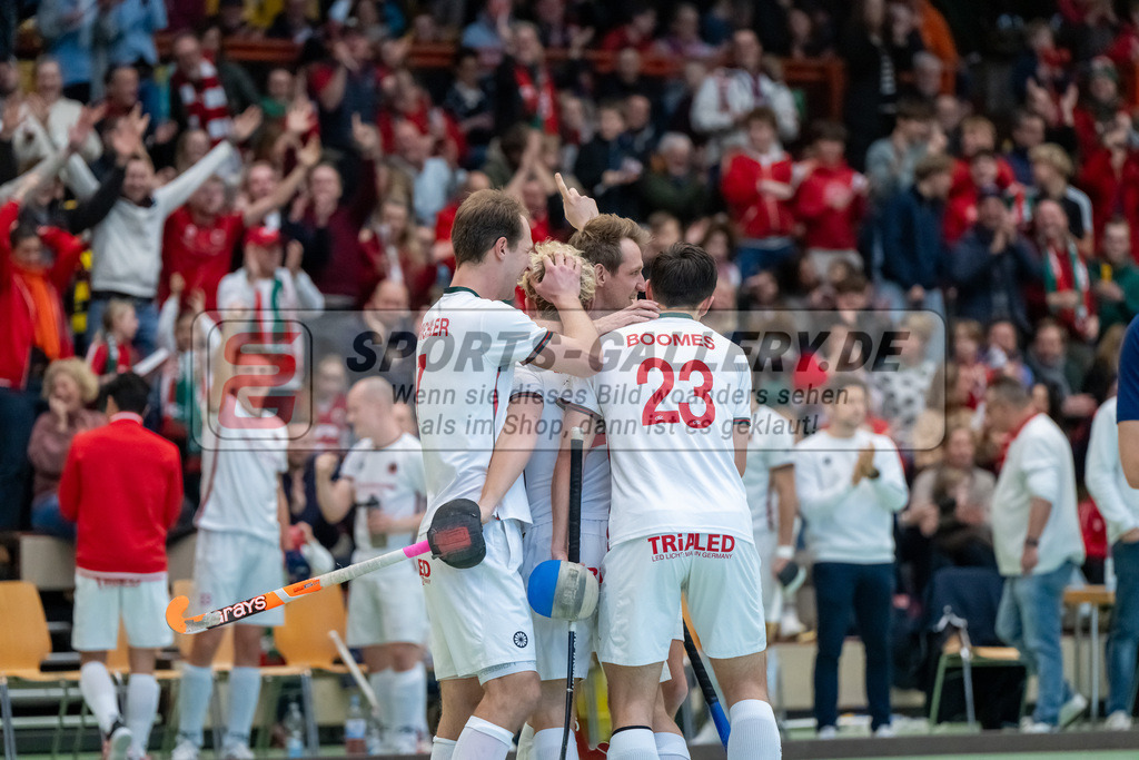 HK_20250118_101840 | 1/4 Finale 1. Bundesliga Halle Herren Crefelder HTC - Zehlendorfer Wespen am 18.1.2025 Halle Glockenspitz, Krefeld , Linus Michler ( Crefelder HTC #7 ) , LangHeinrich Finn ( Crefelder HTC #22 ) , Niklas Wellen ( Crefelder HTC 10 ) , Niklas Wellen ( Crefelder HTC 10 )
