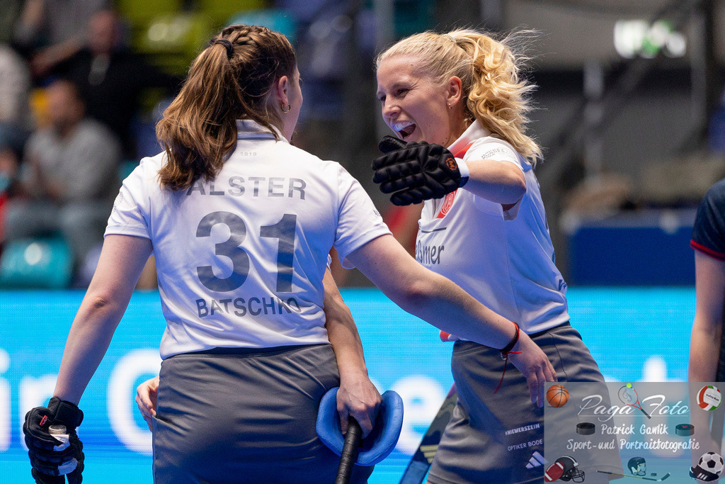Volvo E.R.B. Final 4 Halbfinale Frauen: Der Club an der Alster - Berlienr HC, 25.01.2025 | Anna Batschko (Der Club an der Alster #31) &amp; Emily Wolbers (Der Club an der Alster #24) feiern ein Tor, Der Club an der Alster - Berliner HC, Frankfurt, Süwag Arena, 25.1.2025 - Realisiert mit Pictrs.com