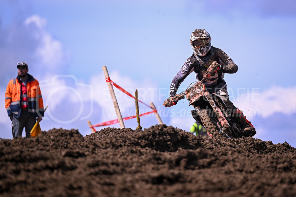 Motocross Schlatt bei Winterthur - 29. April 2023 | Fahrer in der Kategorie MX2 am Motocross Schlatt bei Winterthur, 29. April 2023.
Instagram: @mx_schlatt | @mc_wila | @sam_schweiz
Bild: Sportfotografie Markus Aeschimann | www.markus-aeschimann.ch - Realisiert mit Pictrs.com