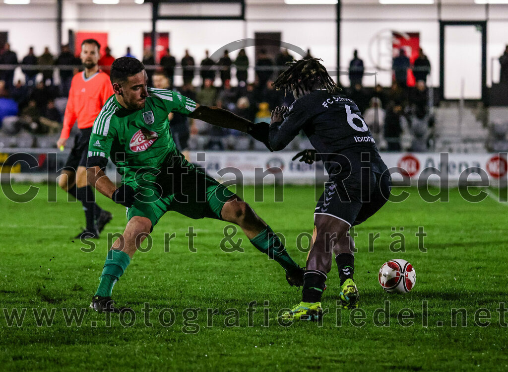 2023-11-03_028_FC_Schwaig_gegen_TuS_Holzkirchen | Oberding, Deutschland, 03.11.2023:
Fußball, Landesliga Südost 2023 / 2024, 19. Spieltag, FC Schwaig gegen TuS Holzkirchen, Endergebnis: 4:1

Lukas Krepek (TuS Holzkirchen, #30), Bilal Ibrahim (FC Schwaig, #6)

Foto: Christian Riedel / fotografie-riedel.net
