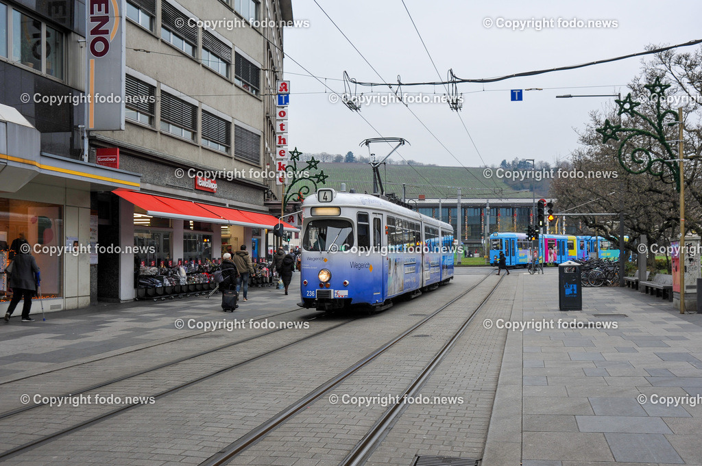 Deutschland_ Bayern_ Wuerzburg_ 13.12.2024-23 | 13.12.2024, Deutschland, GER, Bayern, Wuerzburg im Bild Stadtansichten, Strassenbahn, Bim, Verkehr, oeffentlicher Verkehr, Nahverkehr, Menschen, kreisfreie Stadt in Bayern, Bezirk Unterfranken