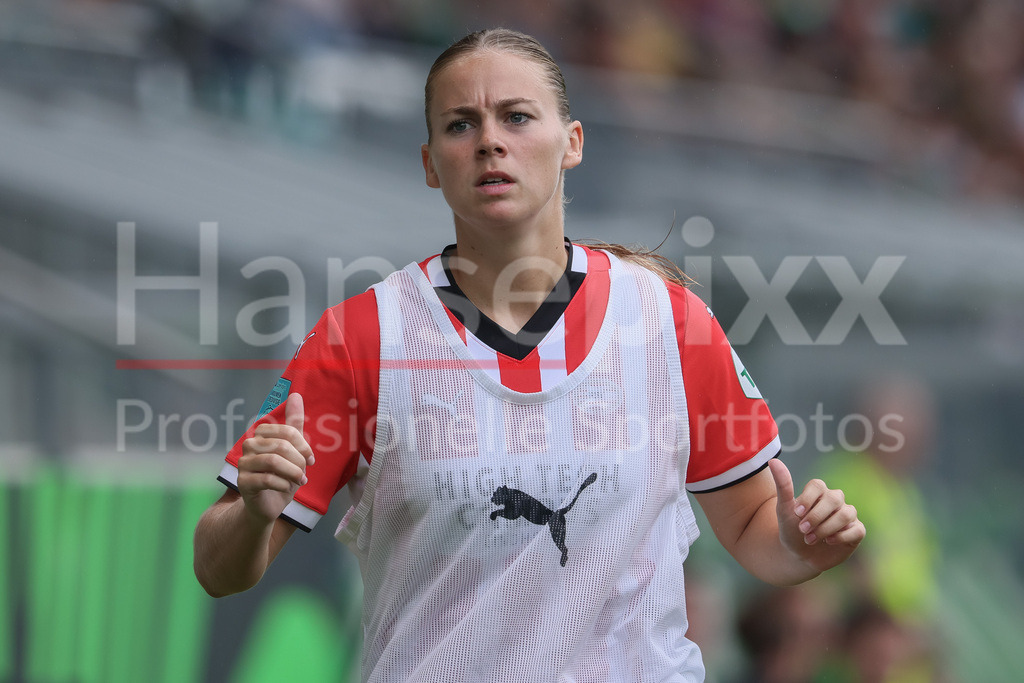 Fussball, Testspiel Frauen, VfL Wolfsburg - PSV Eindhoven | v.li.: Gwyneth Hendriks (PSV Eindhoven, 3) Portrait, Nahaufnahme, Einzelfoto, Einzelbild