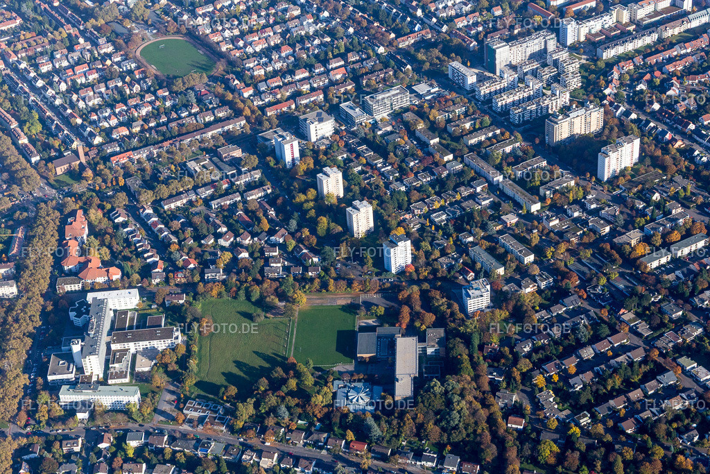 Schulgebäude des Moll-Gymnasium im Ortsteil Lindenhof | Luftbild: Schulgebäude des Moll-Gymnasium im Ortsteil Lindenhof im Ortsteil Niederfeld in Mannheim im Bundesland Baden-Württemberg in Deutschland. Foto: IMG_095410.jpg vom 30.10.2016 durch Werner Riehm/FLY-FOTO.de - Realisiert mit Pictrs.com