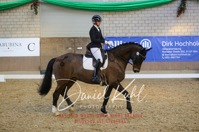 IMG_2718 | Turnierfotos kaufen im Webshop von Daniel Kuhl Photography – entdecke professionelle Reitsportfotos aus Turnieren & Events. Hochwertige Turnierbilder online bestellen & sichern. Jetzt Fotos von Reitsportturnieren kaufen!